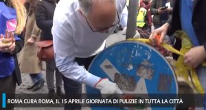 Il sindaco Gualtieri e l’assessora Alfonsi come volontari a ripulire piazza dell’Esquilino.